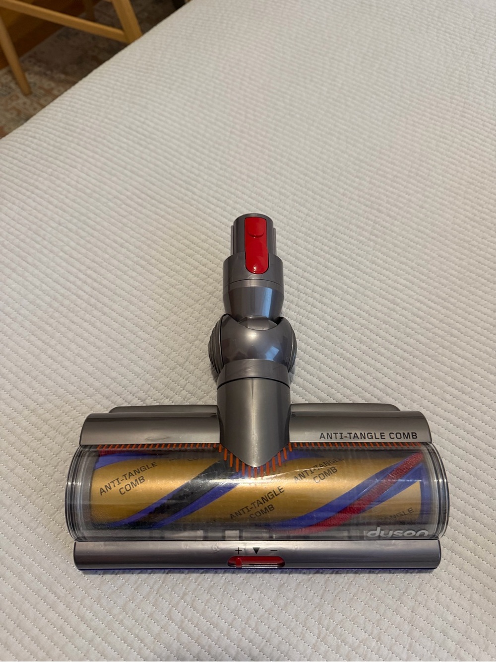 Dyson Anti-Tangle Comb Head in Gray with Red Accents